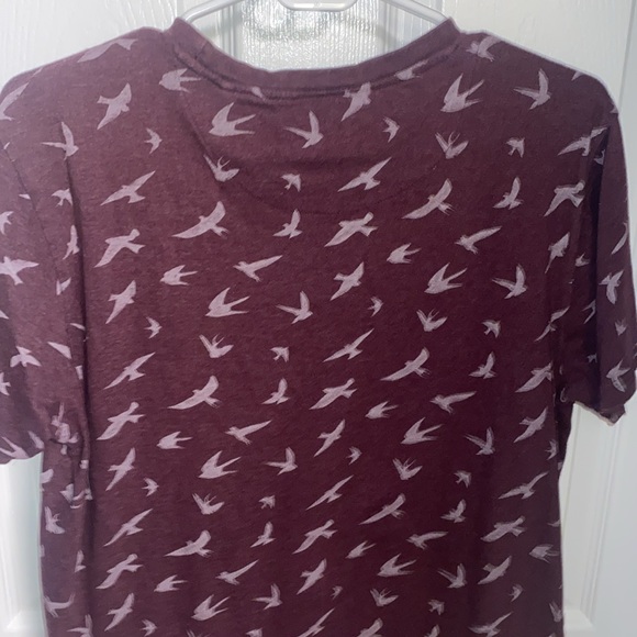 Maroon men's medium t-shirt. Bird pattern all over. - Picture 2 of 2